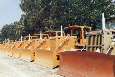 产品整装待发。。。。自1984年对销售实验了承包责任制，，，，调动了职工的起劲性，，，，增强了责任感，，，，从而改变了已往等、靠、要的被动时势。。。。