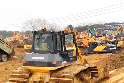 1月23日夜间，，，，bbin宝盈装备开足马力，，，，与时间赛跑，，，，全速开启“武汉版小汤山”医院的建设。。。。